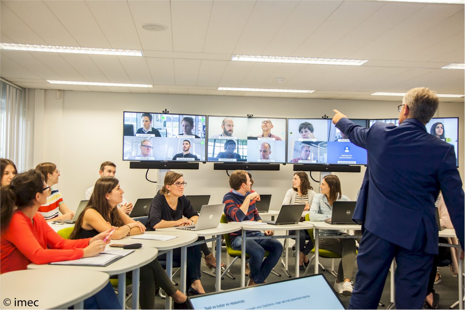 Crossing borders with the hybrid virtual classroom - Media and Learning ...