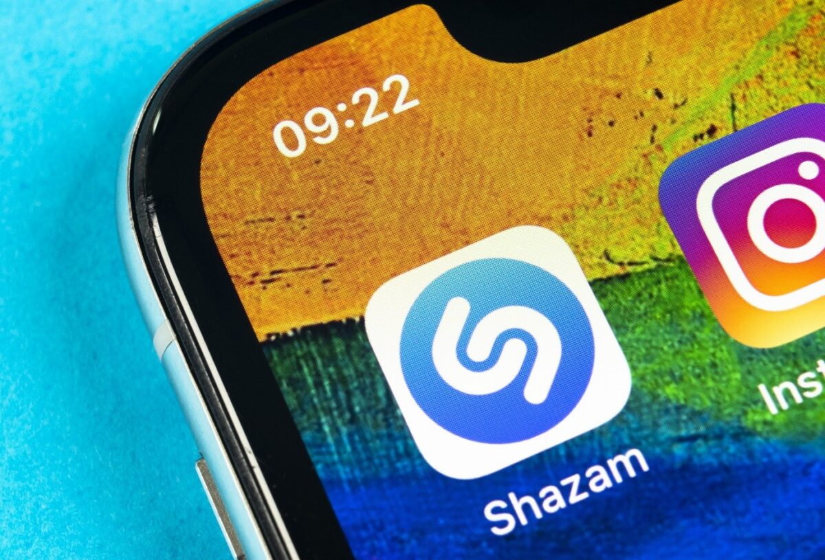 Close-up of an iPhone screen showing the Shazam and Instagram app icons, with the time 09:22